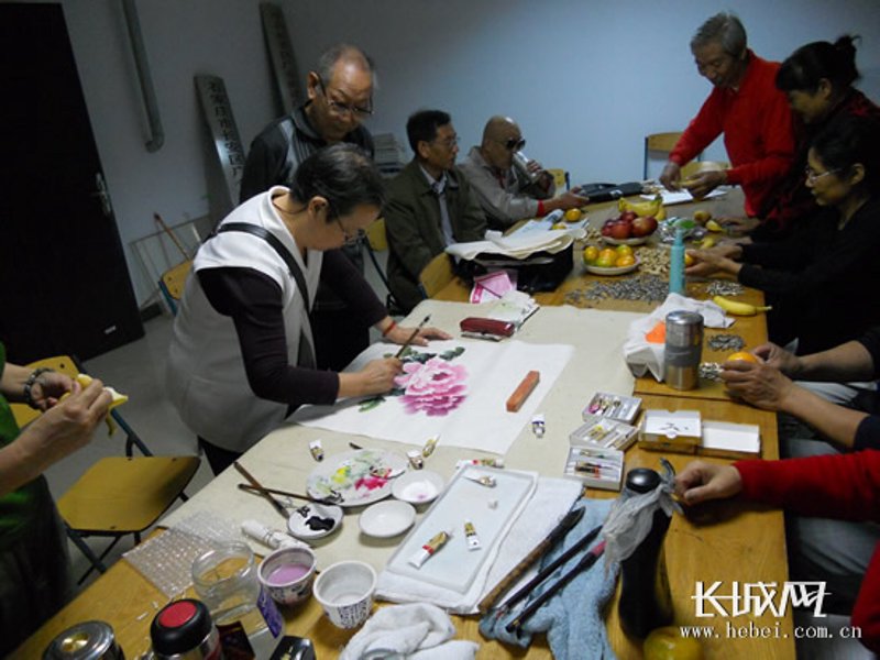 发现镜头下的世界：摄影作品展示引领审美新潮流